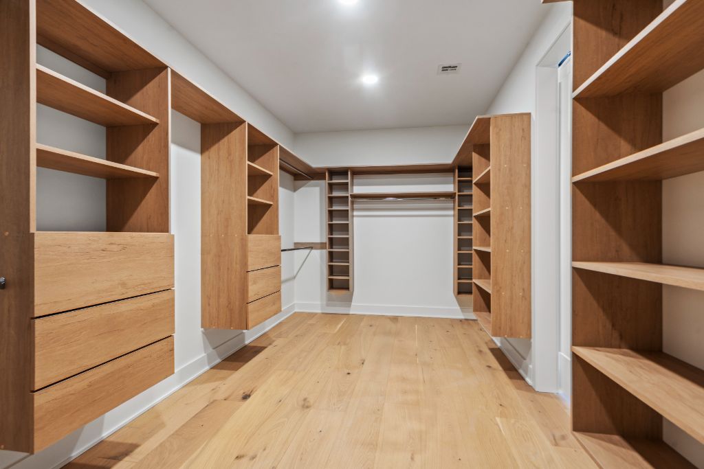 Kaufman Residence, White-oak walk-in closet