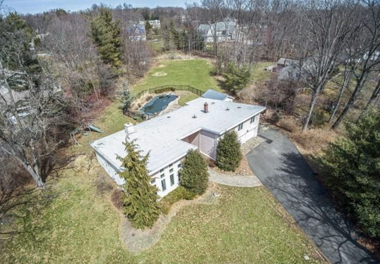 140 Ahnert Avenue, Prior condition