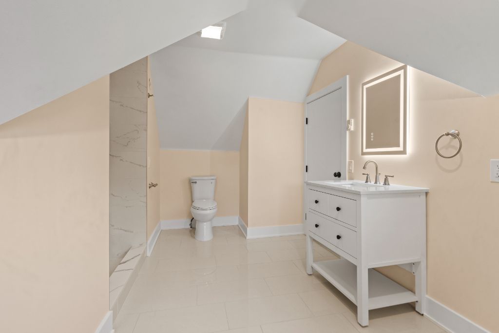 Lincoln Place Residences, Attic-level bath