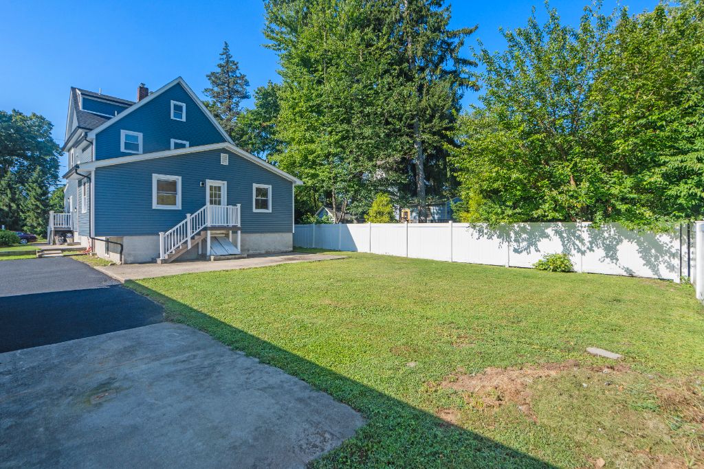 Lincoln Place Residences, Rear yard